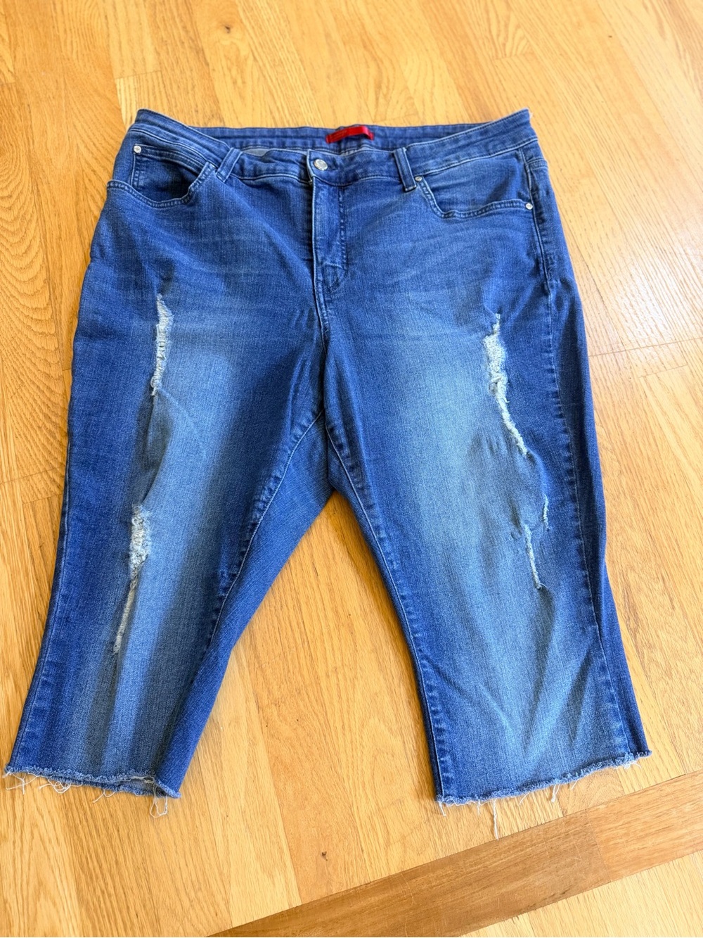 Women's Size 18W Skinny "Jennifer Lopez" Dark Blue Distressed Capri Jeans GUC